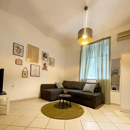 Studio Apartman Lara Apartment